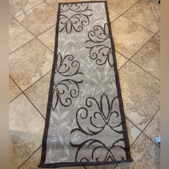 Orian 24 inch by 74 inch Elegant Brown and Cream Runner Rug - Picture 1 of 3